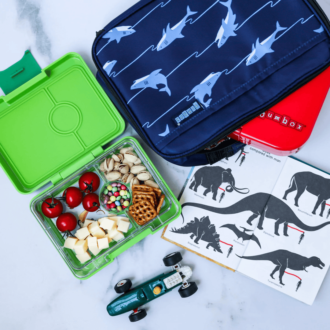 Yumbox Snack - Madkasse med 3 rum - Jurassic green - Shark bakke